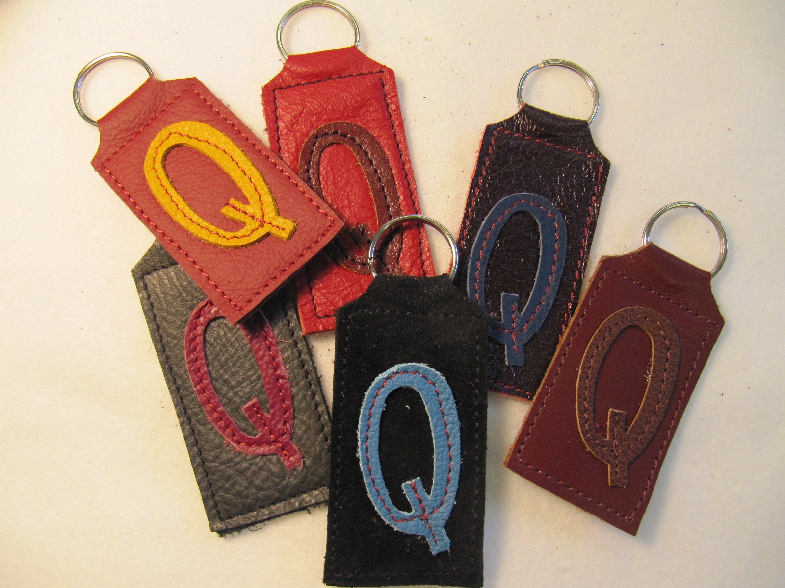 Initial leather key fobs 'Q'