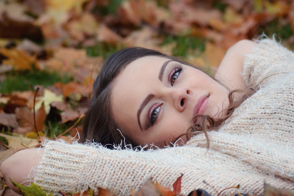 girl-lying-down-2010387_1280_1600x750jpg
