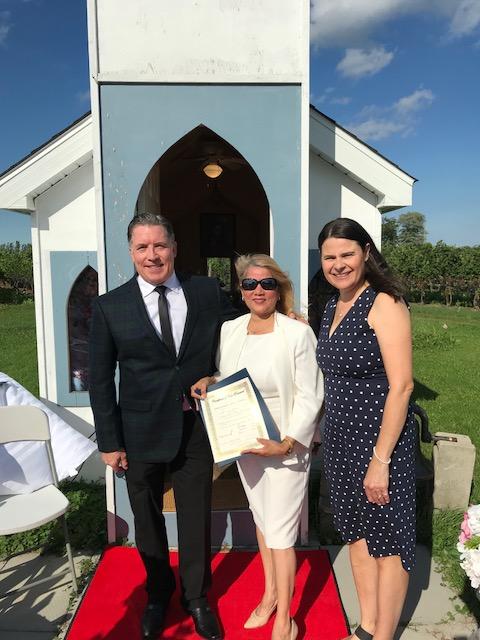 Little chapel with officiant Marlene Gallyot