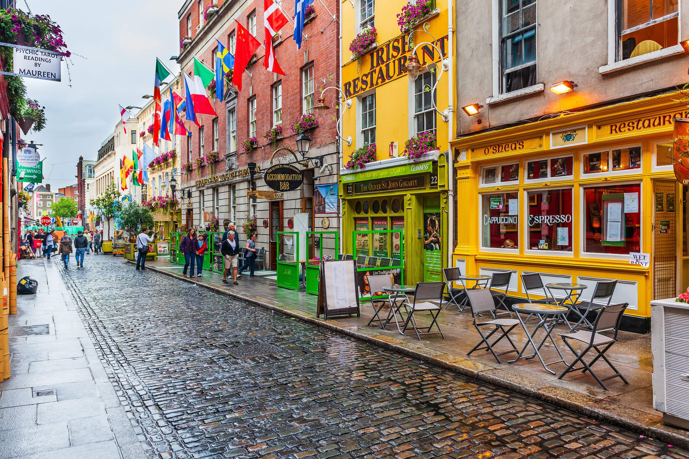 Pub Street - Downtown Dublin