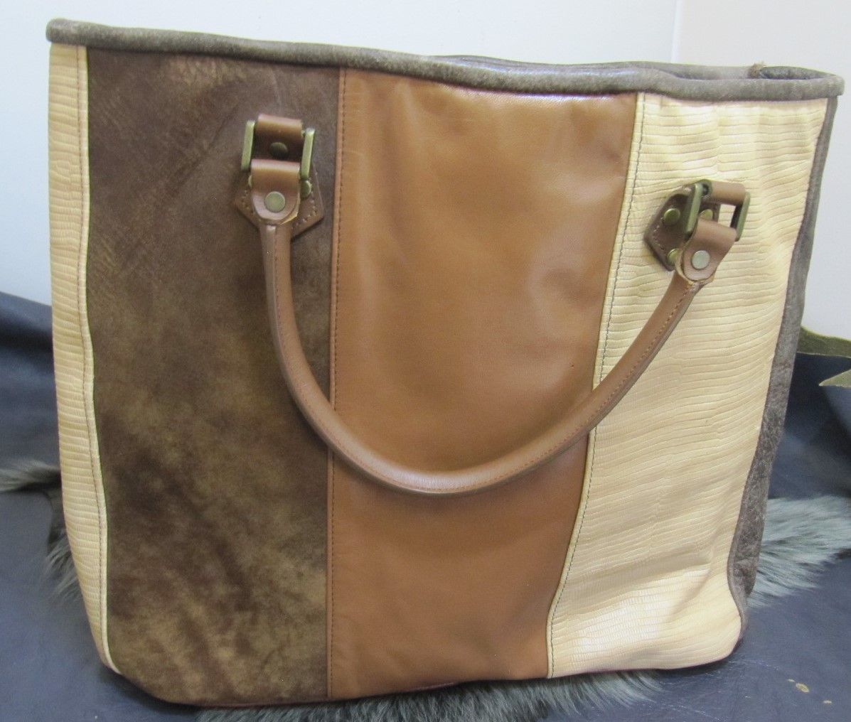 Leather shopper with handles