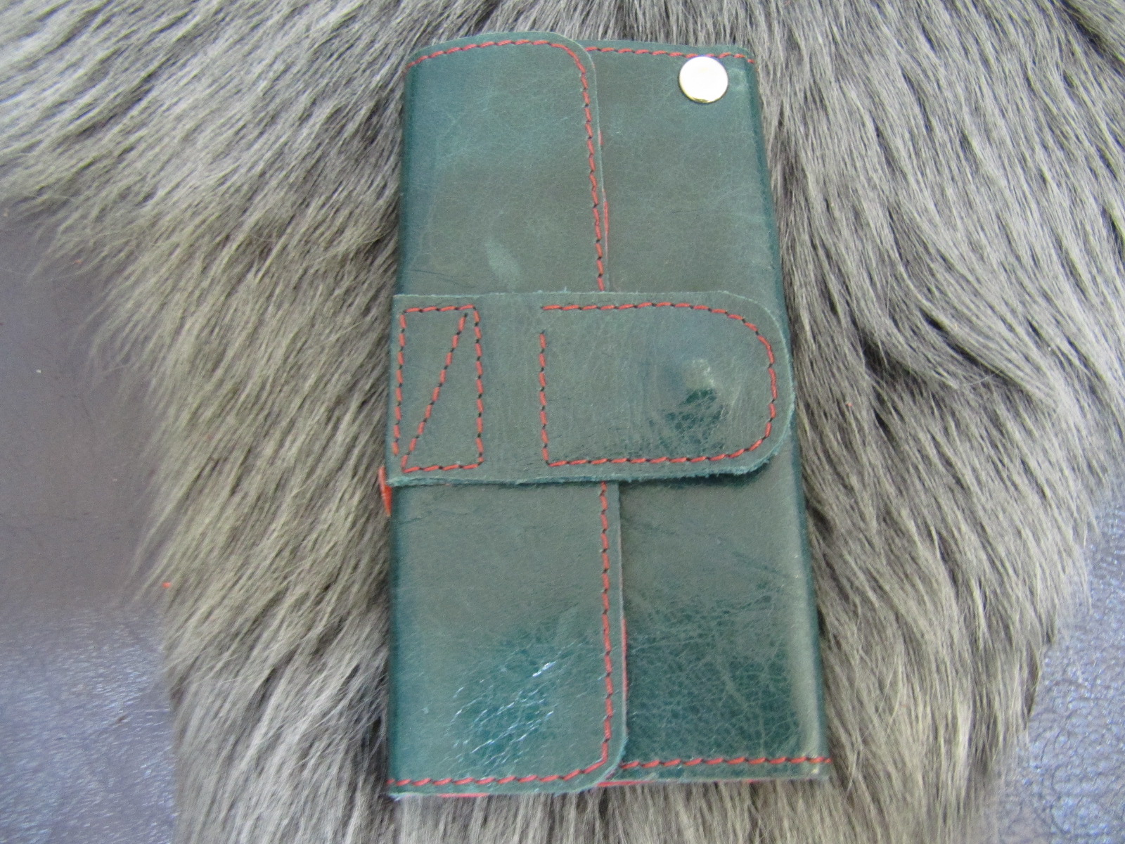 Leather key case green & red leaves