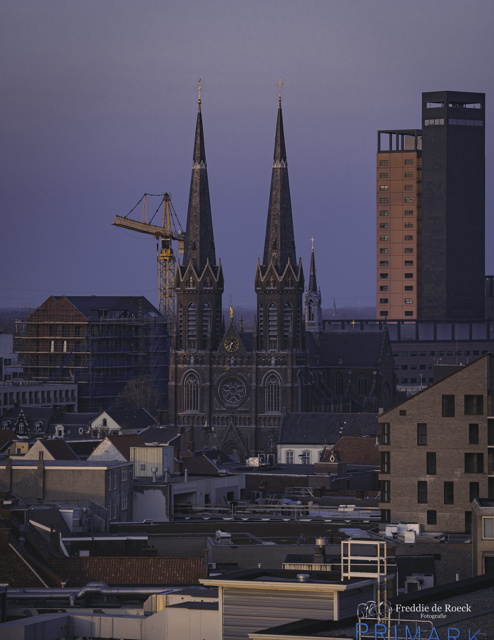 Heikese kerk _ Skyline van Tilburg  _  Foto _ Freddie de Roeck  _  26 maart 2022 _  -16jpg