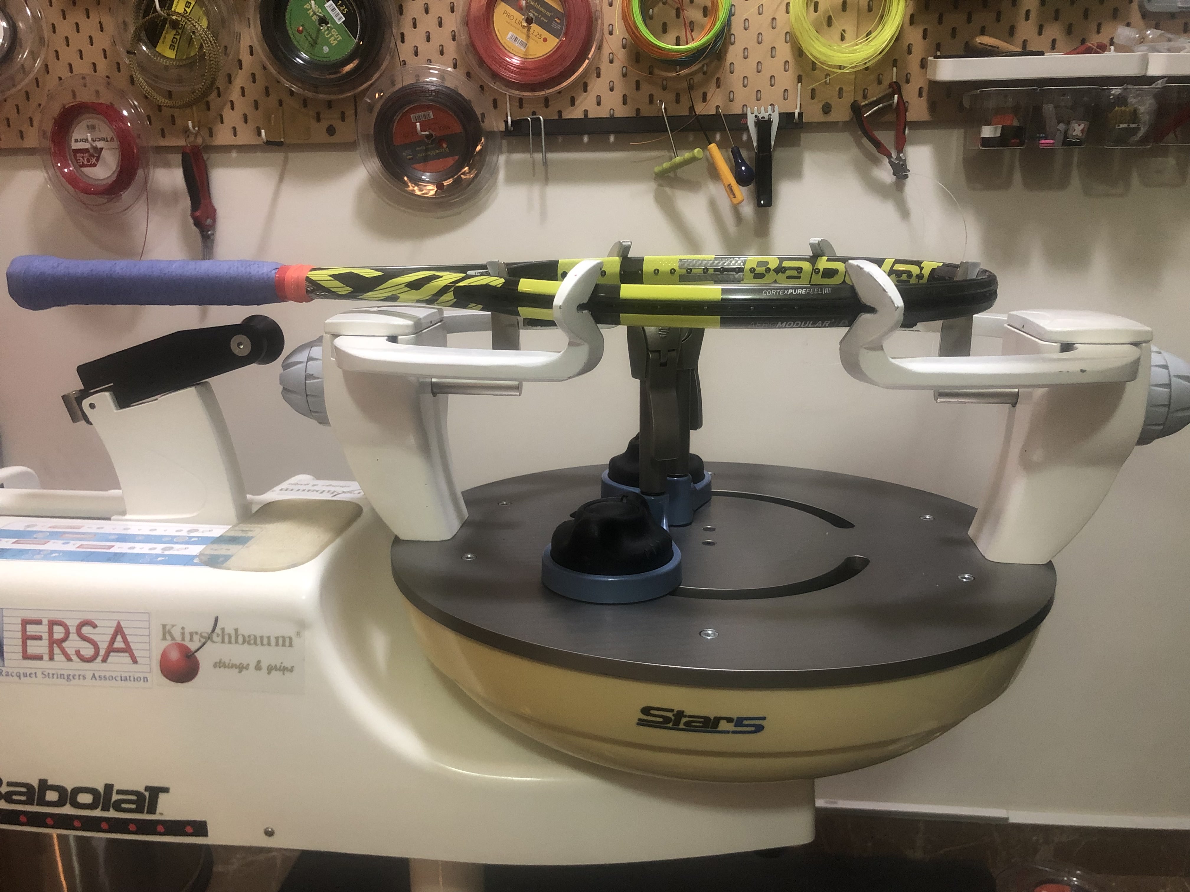 How to choose a good racket stringer