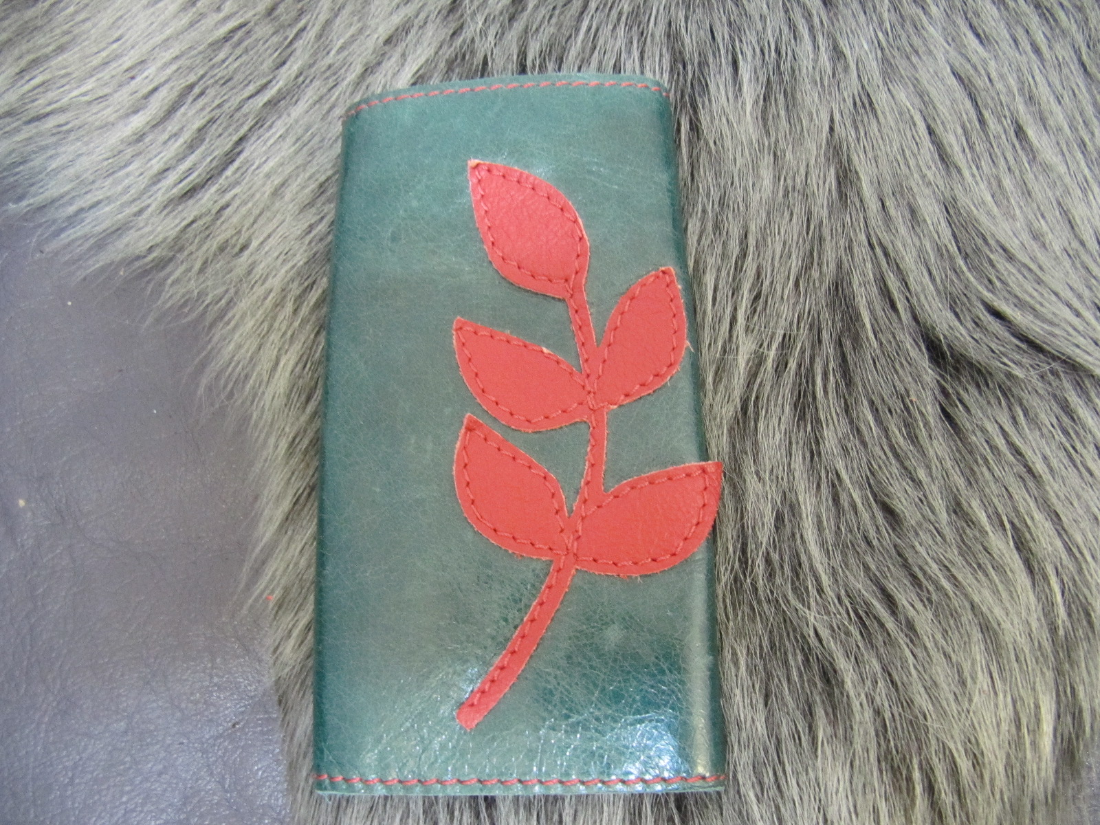 Leather key case green & red leaves