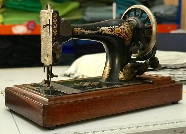 Singer sewing machine.jpg