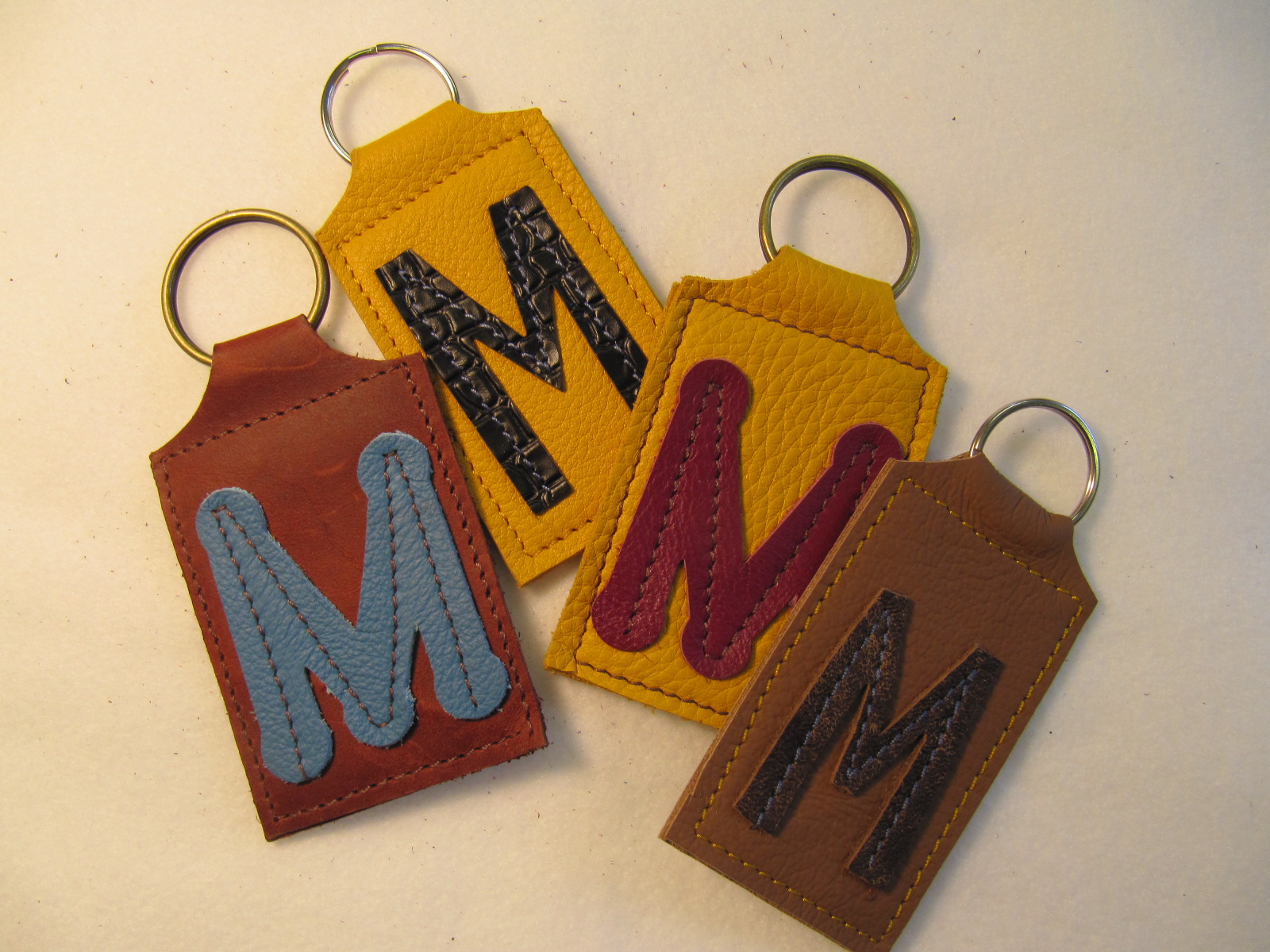 Initial leather key fobs 'M'