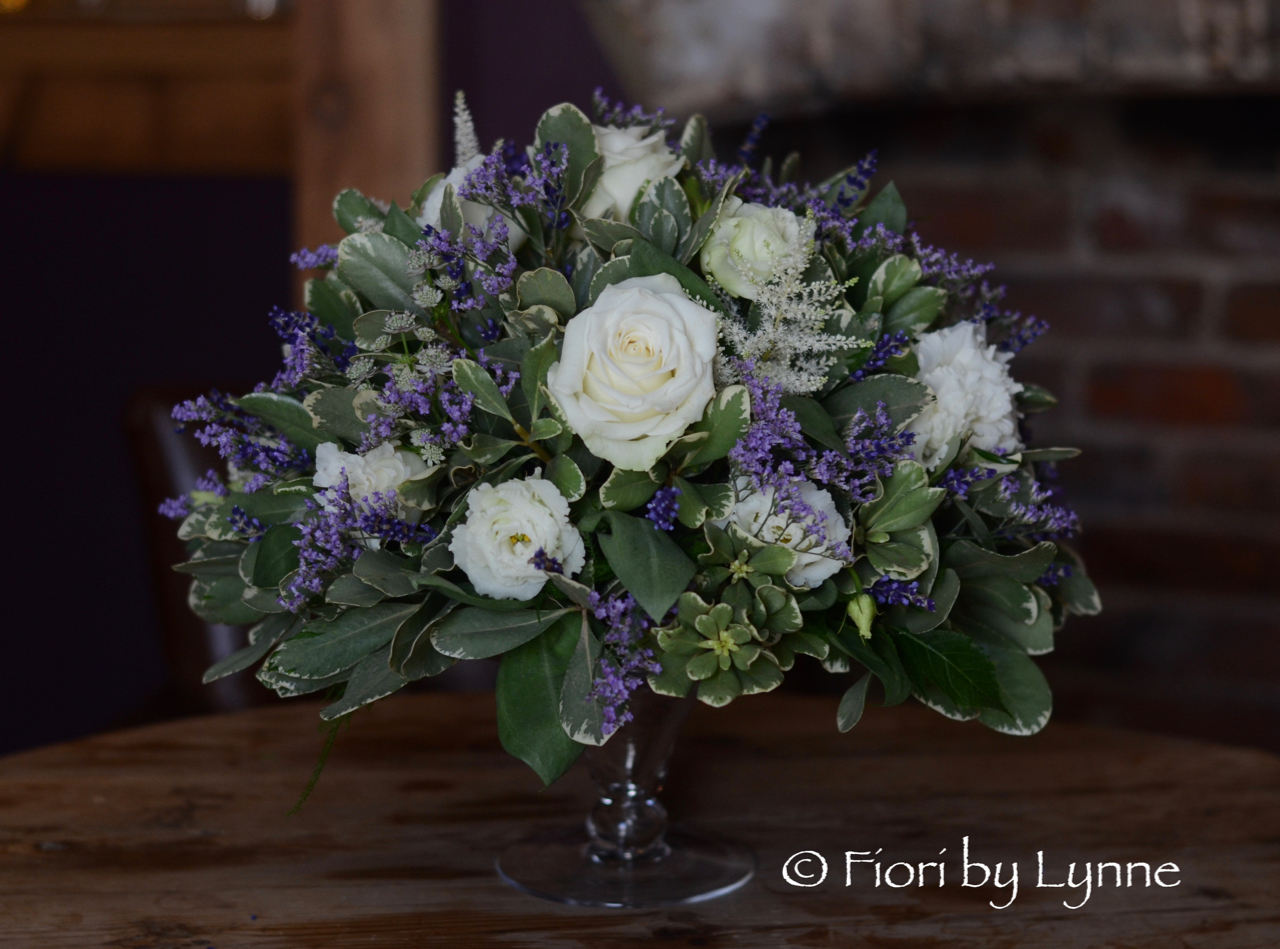 centrepiece-lavender-white-low,shabbyChic-style.jpg