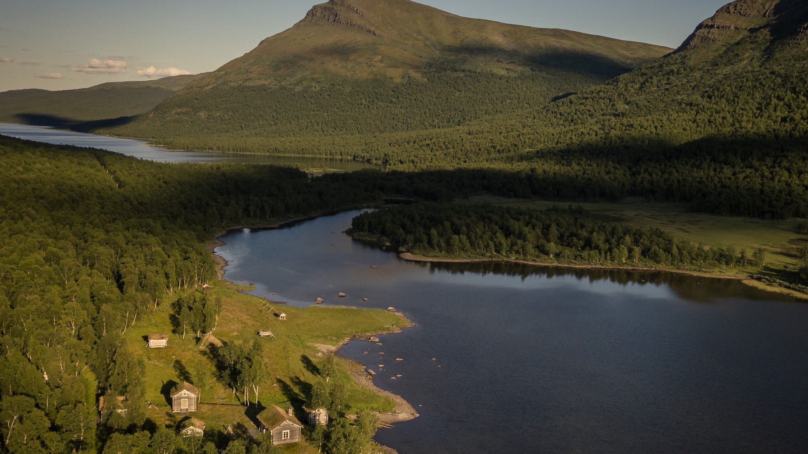 -The Arctic seacret Geunja Sami Ecolodge in swedish Lapland photo Ted Logardt_3776jpg