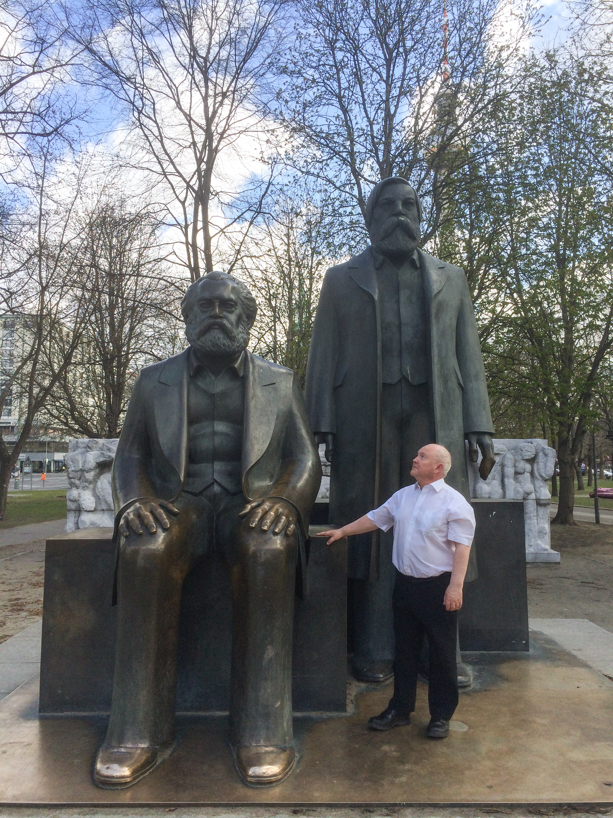 While in Berlin for the Specs On festival I visited the statues of Marx and Engels in 2017