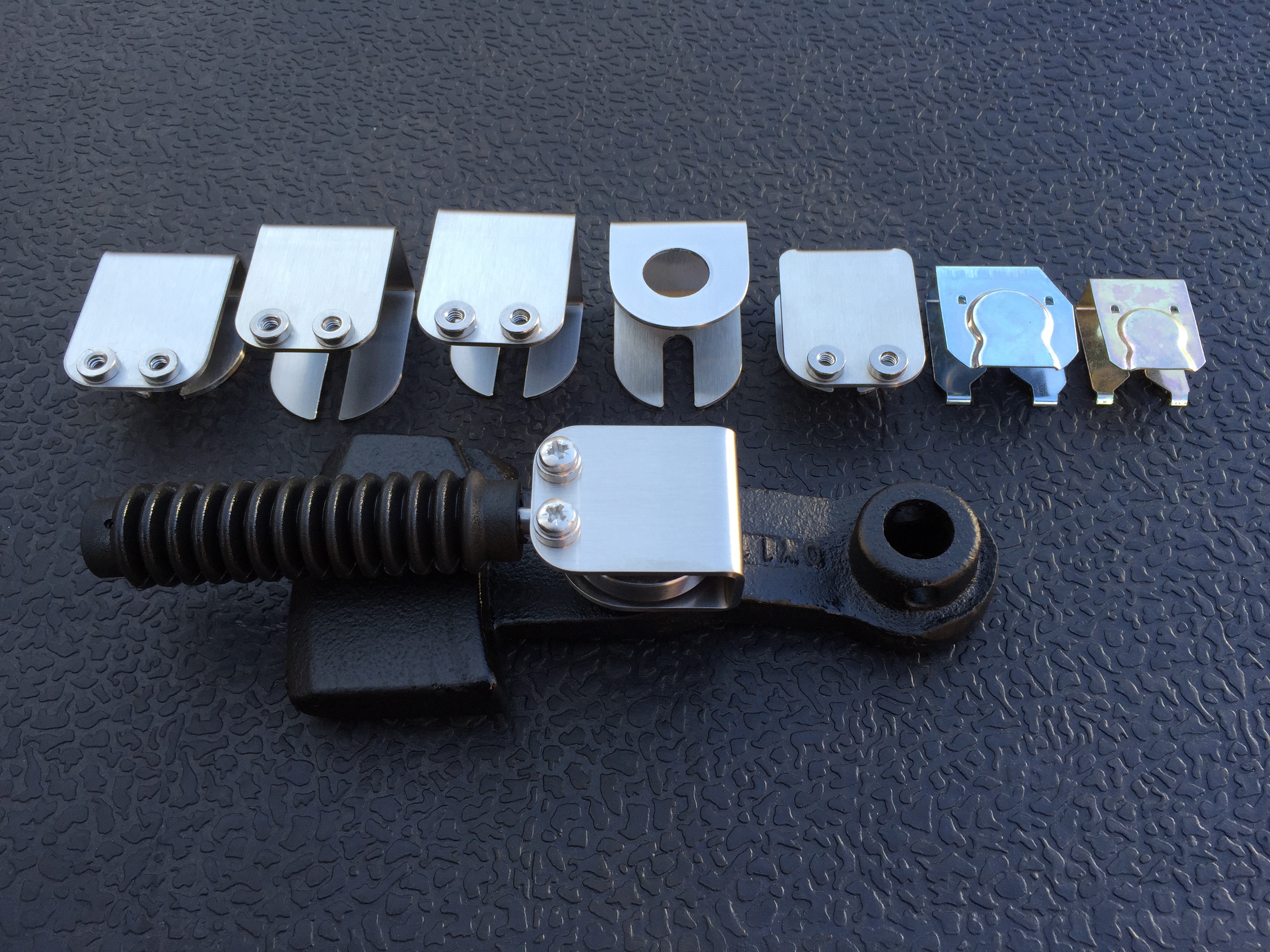  A few of our wide selection of repair clips ( Peugoet-Citroen-Porsche-Alfa-Renault -Suzuki )