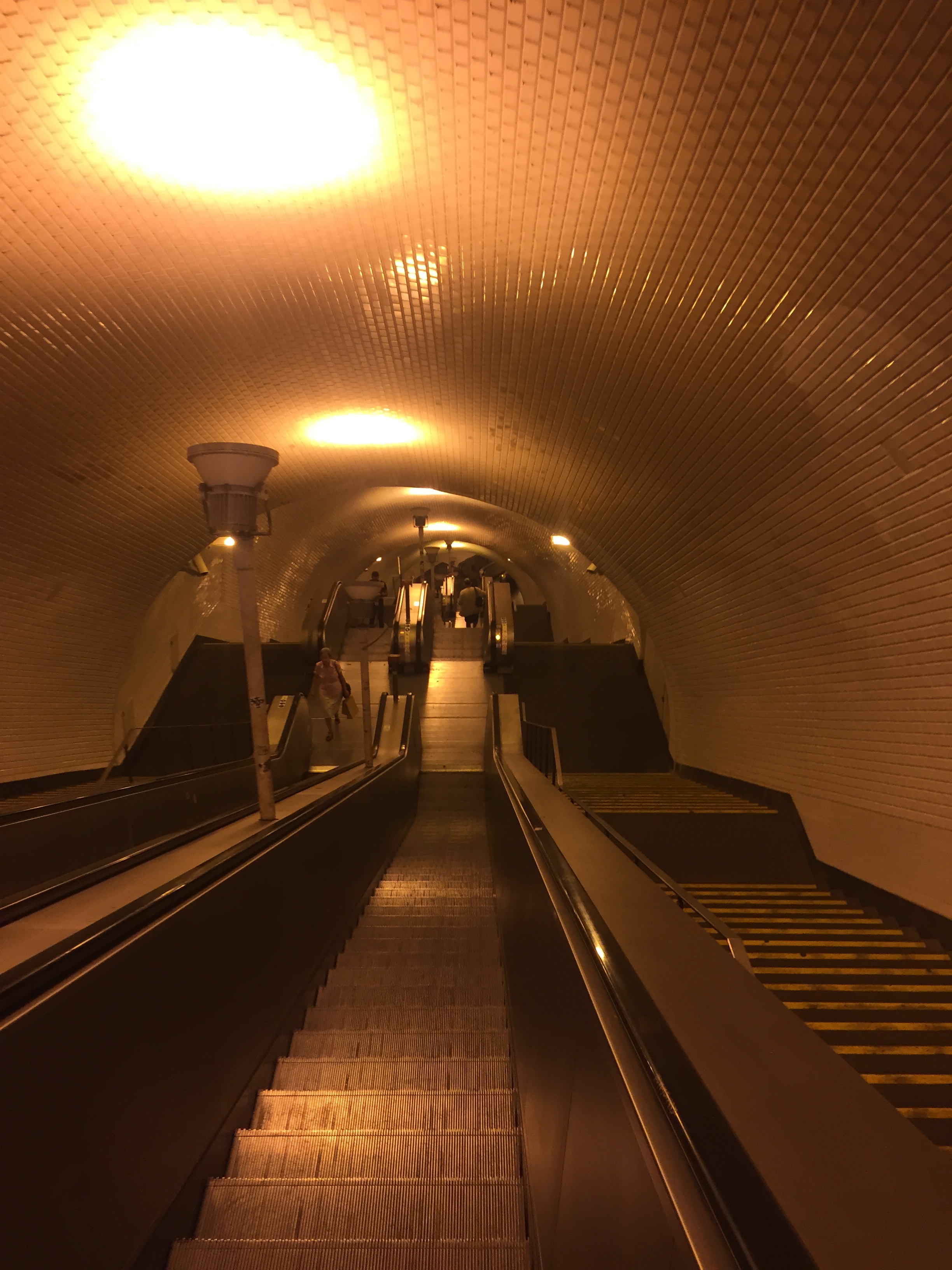 escalator_1jpg