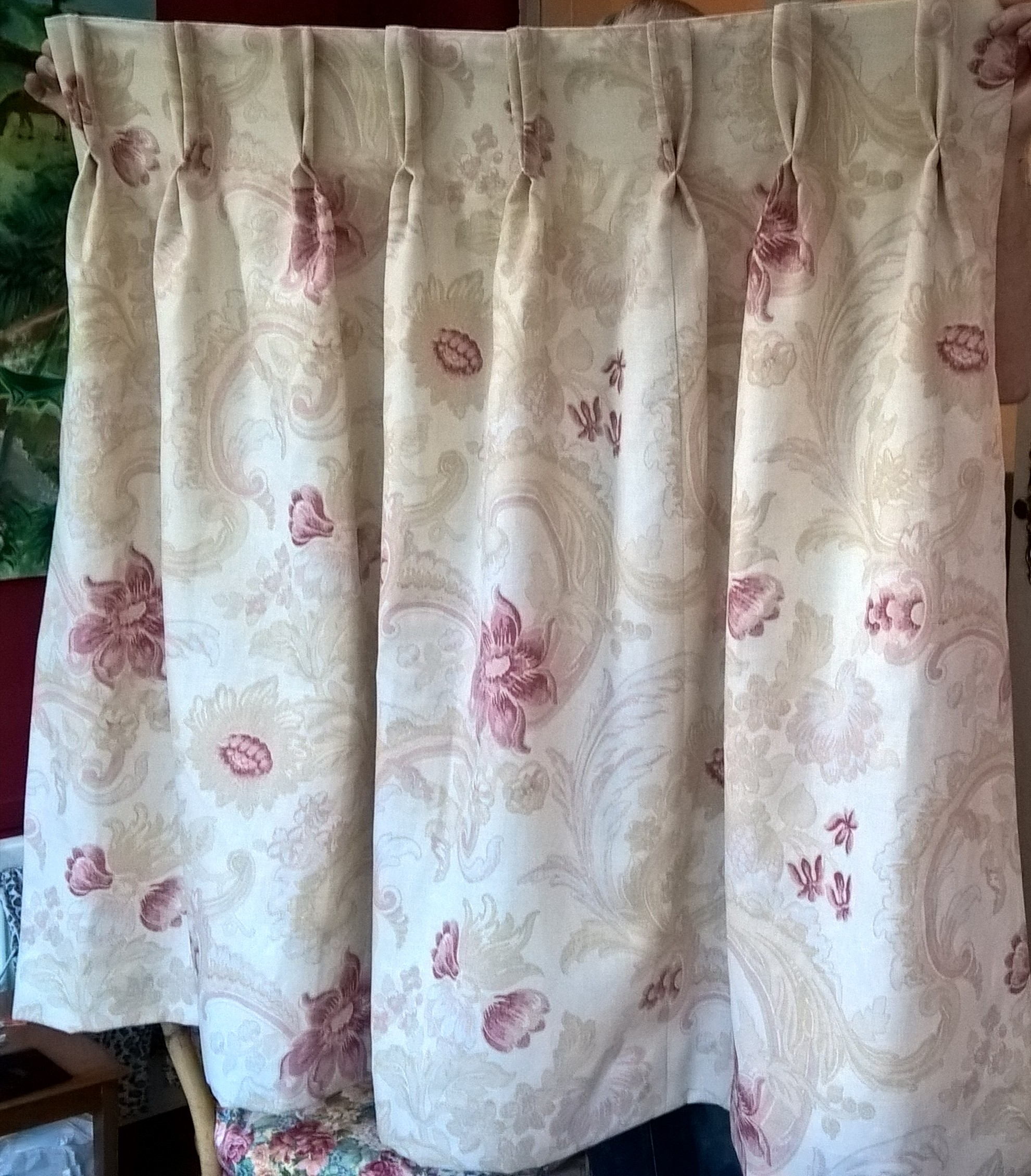Made-to-measure pleated curtains