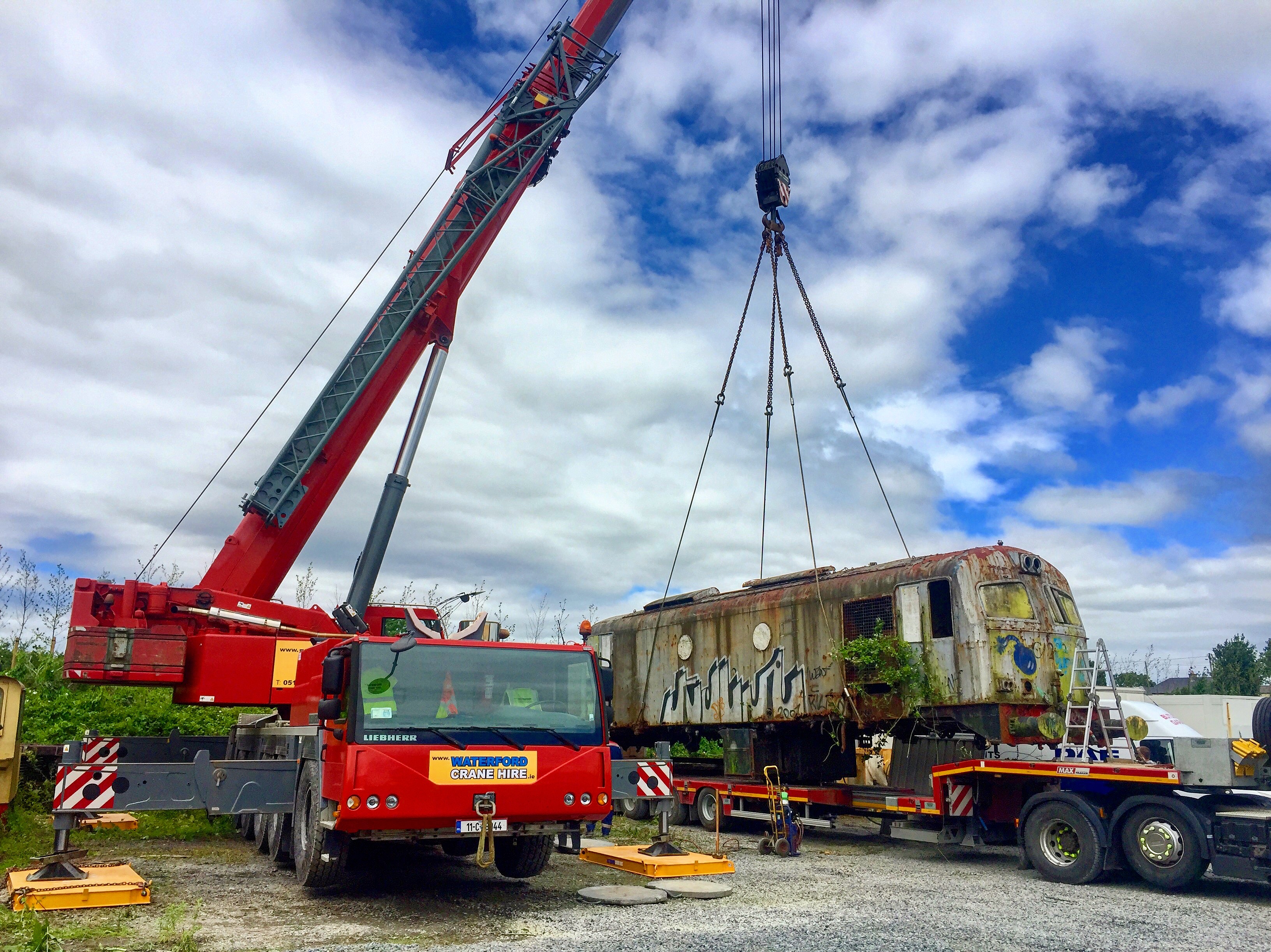 Loading a 23 tonne locomotive in Kilmacow, Co. Kilkenny