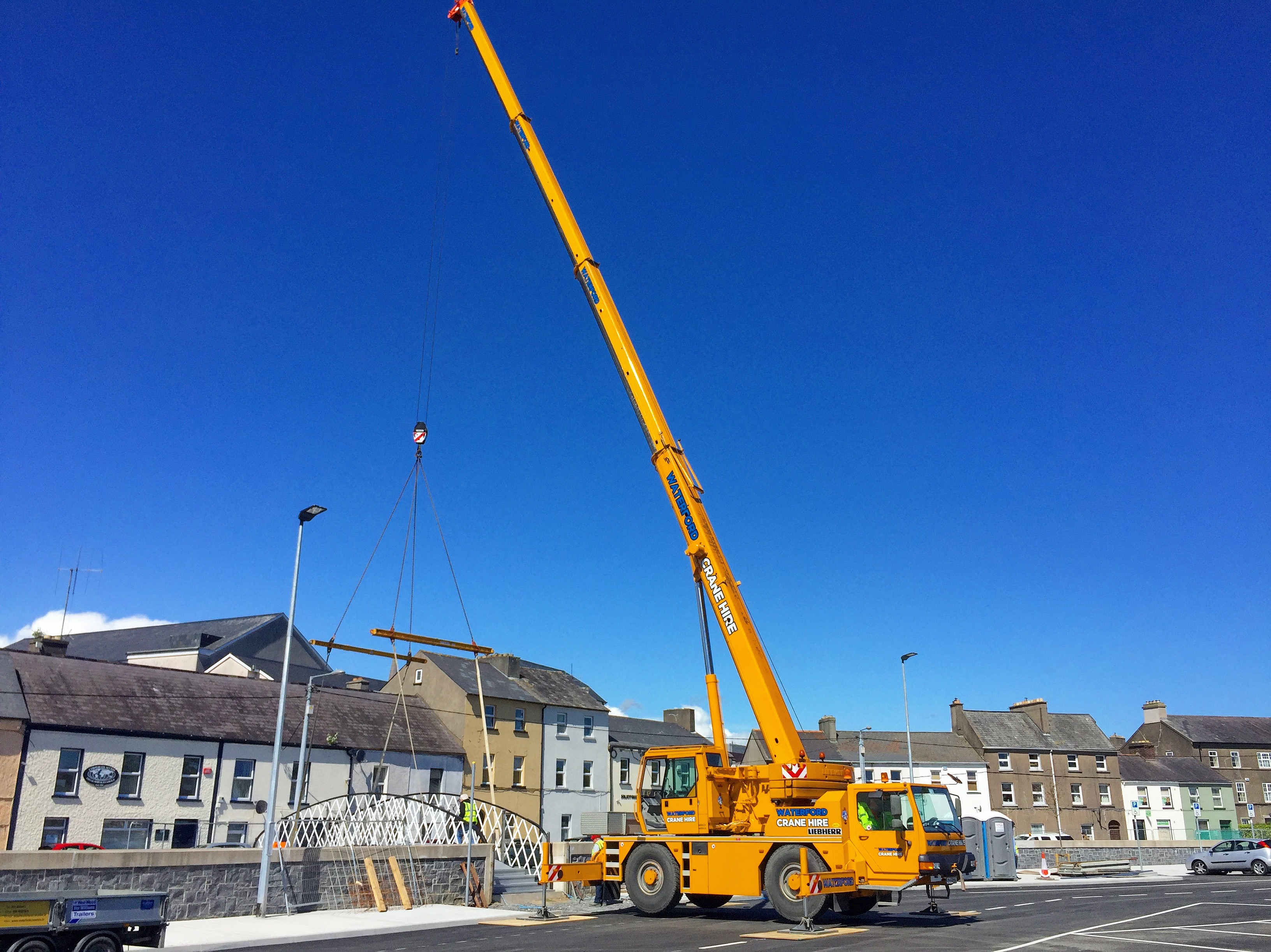 Installing a restored 140 year old footbridge with use of spreader beams in Waterford City