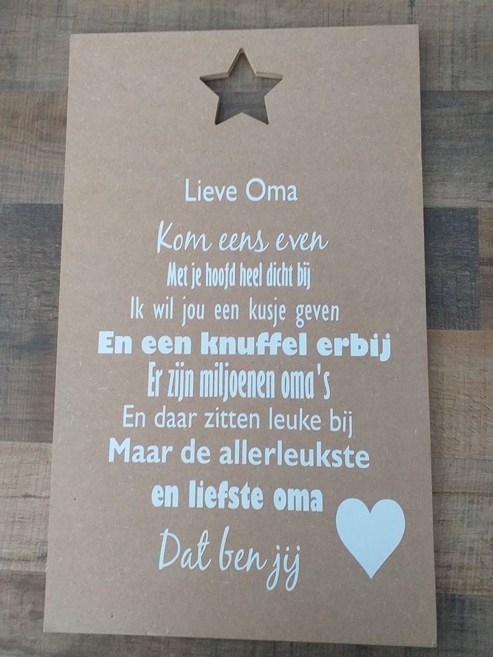 Houten bord met tekst.