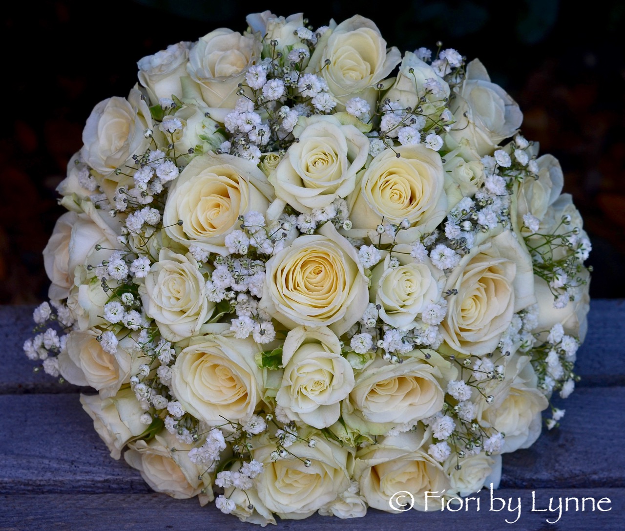 classic-bouquet-white-rose-spary-rose-gypsophila.jpg