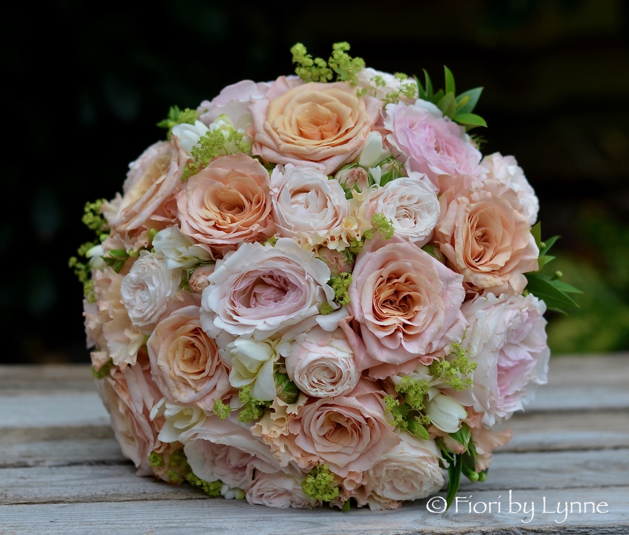 bouquet-blush-pink-peach-roses-sexinthecitytheme.jpg