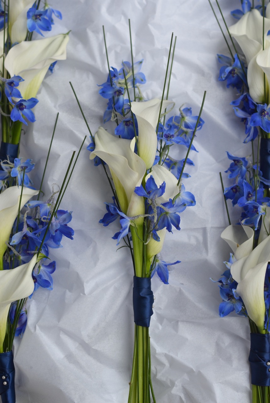 bouquet-white-callas-blue-delphinium-grasses-bridesmaids.jpg