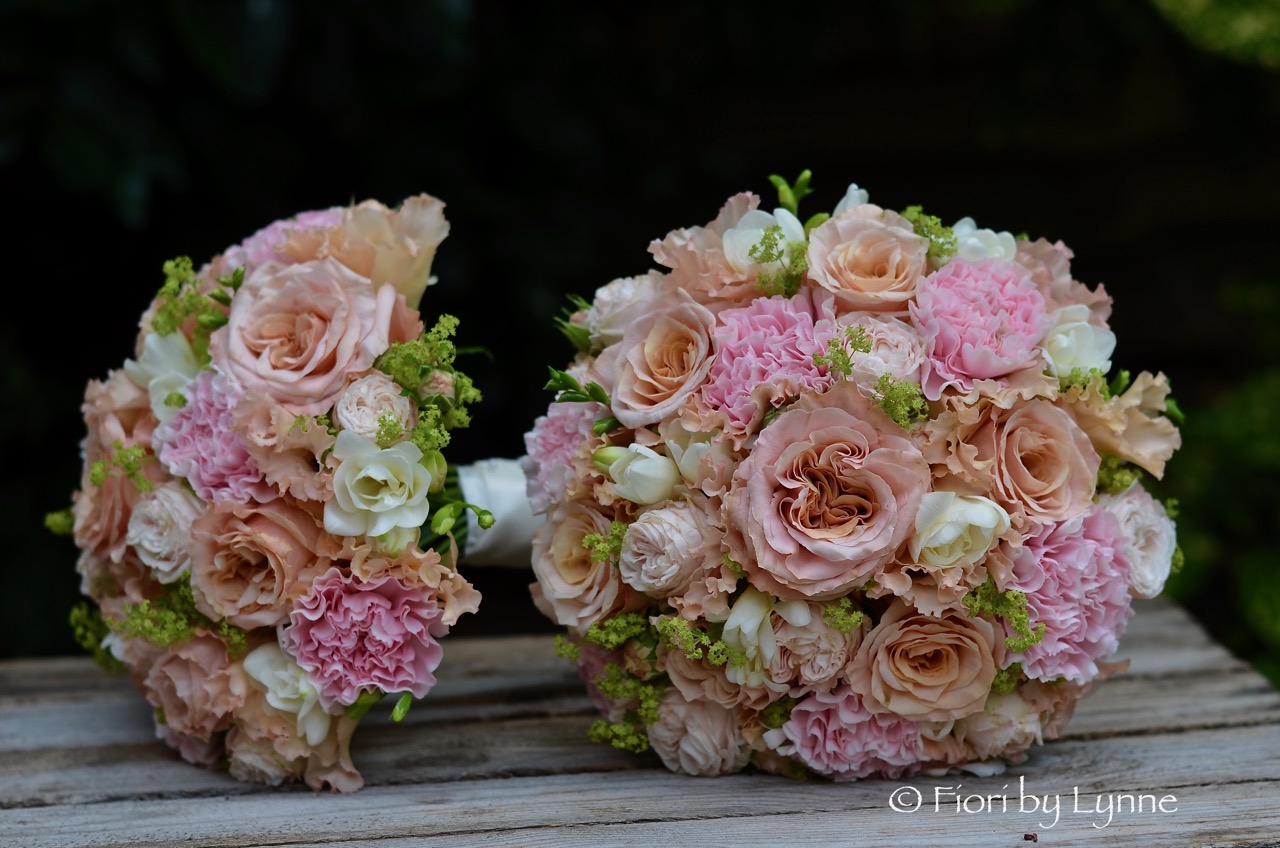 bouquets-gold-pink-copper-rosescarnationslisianthusfreesia.jpg