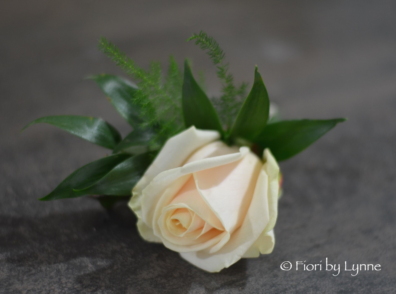 buttonhole-classic-nude-rose.jpg