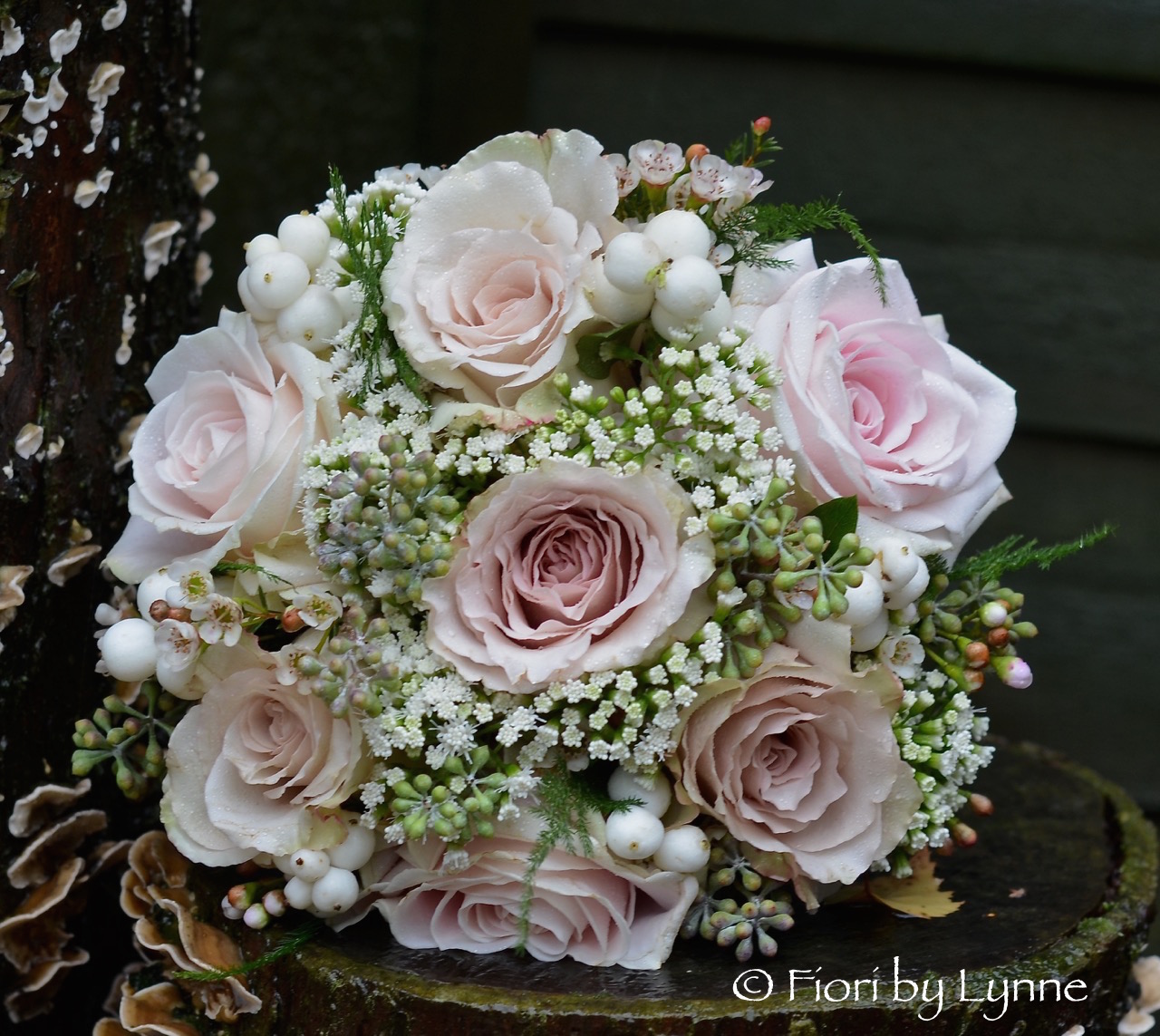 champagneblush-pink-autumn-bouquet-rosesnowberry.jpg