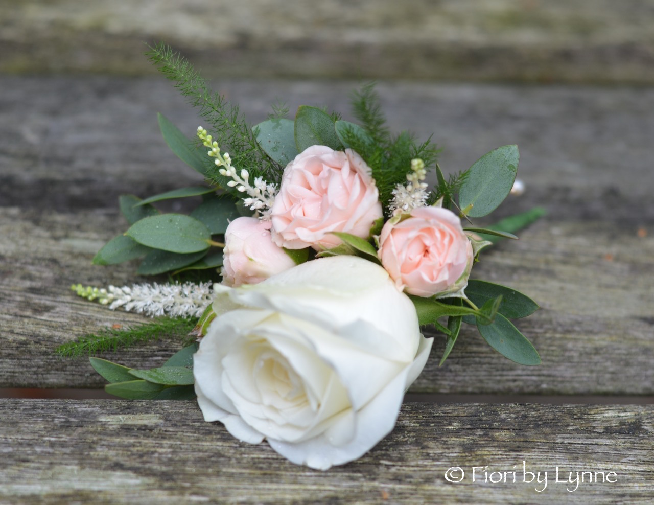 corsage-white-rose-peach-sprayrose.jpg