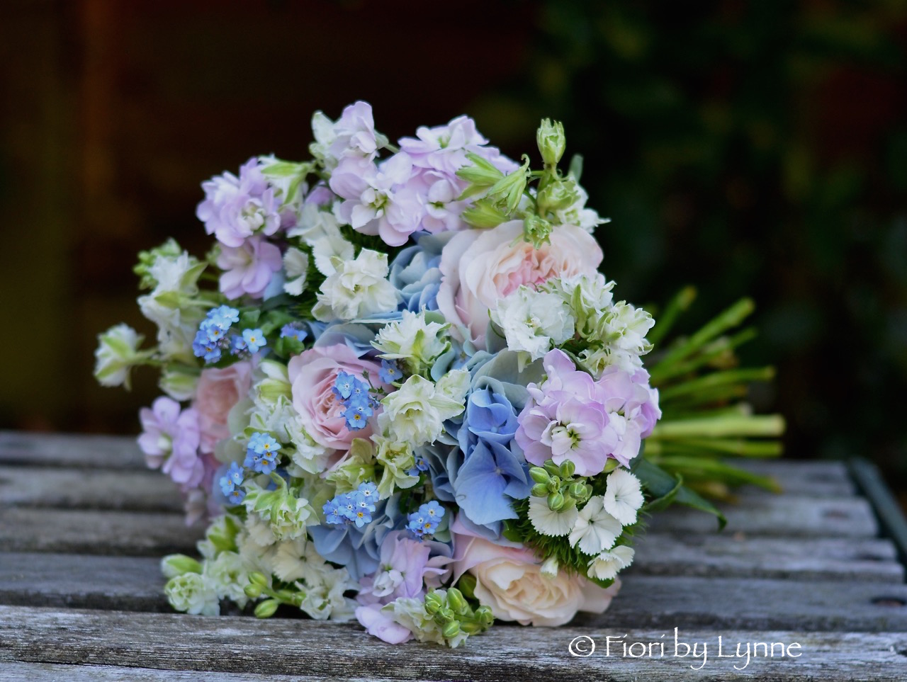 english-summer-garden-style-bouquet-pink-blue.jpg