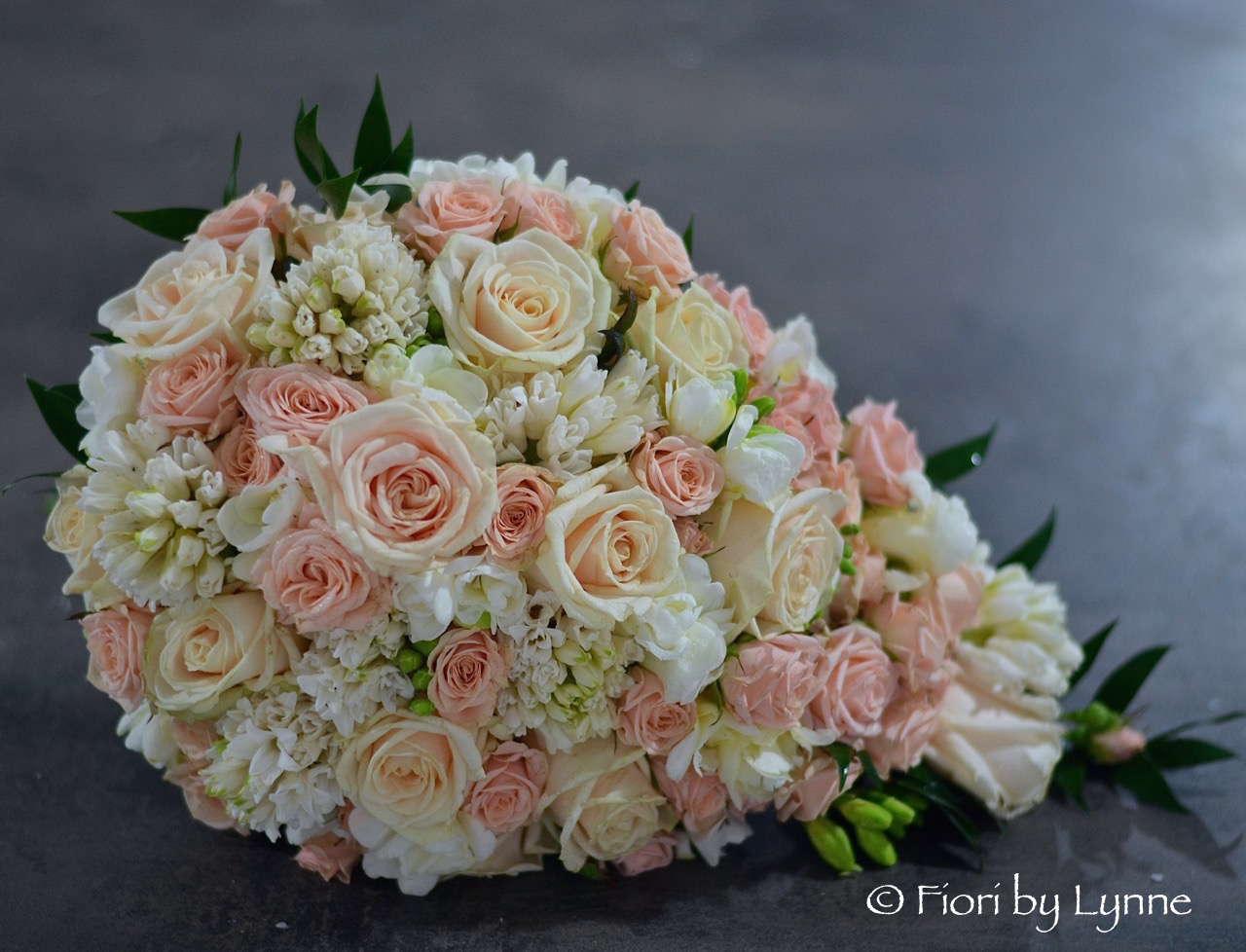 nudecream-teardrop-bouquet-rose-hyacinth-freesia.jpg