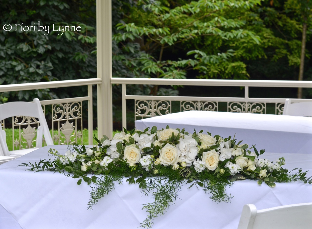 pavilion-lainston-ceremony-table-flowers-classic-longlow.jpg