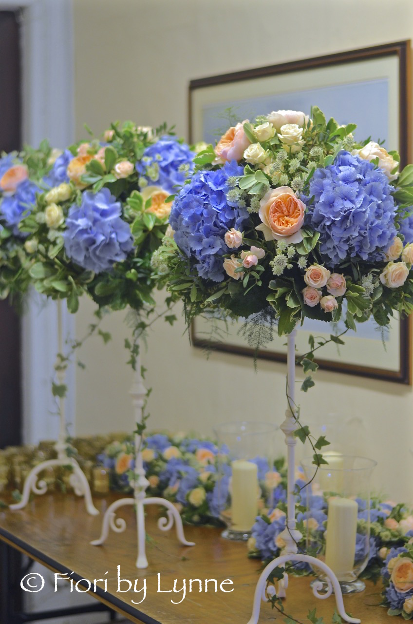 peach-blue-tall-tablecentres-rose-hydrangeaastrantia.jpg