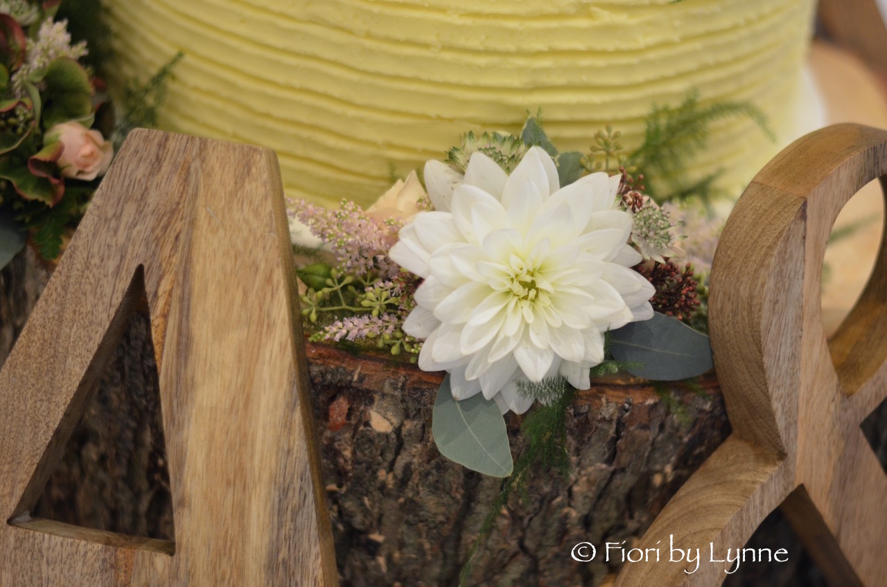 rustic-cake-flowers.jpg