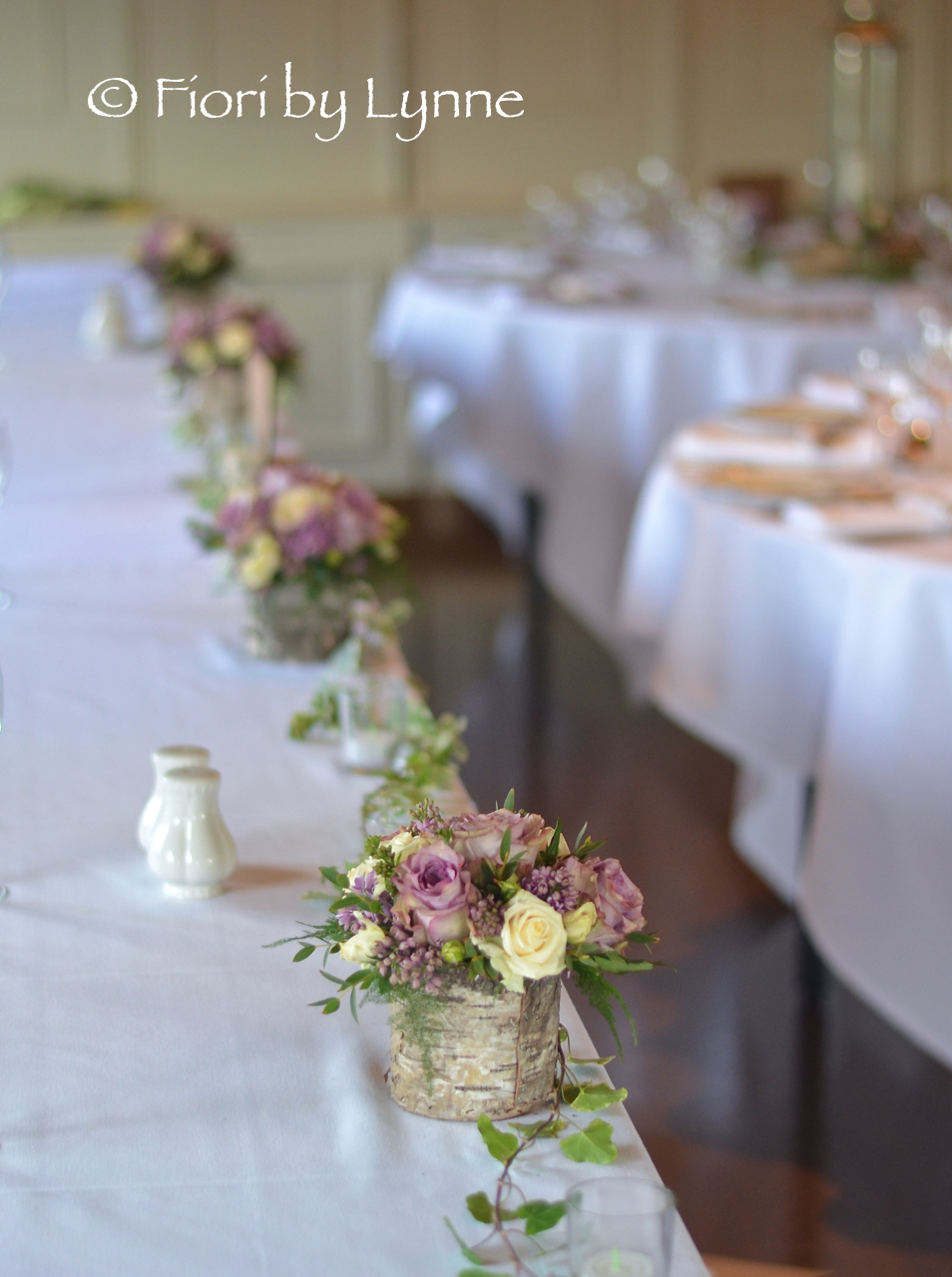 rustic-themed-top-table-woodland-boxes-flowersivytrailstealights.jpg