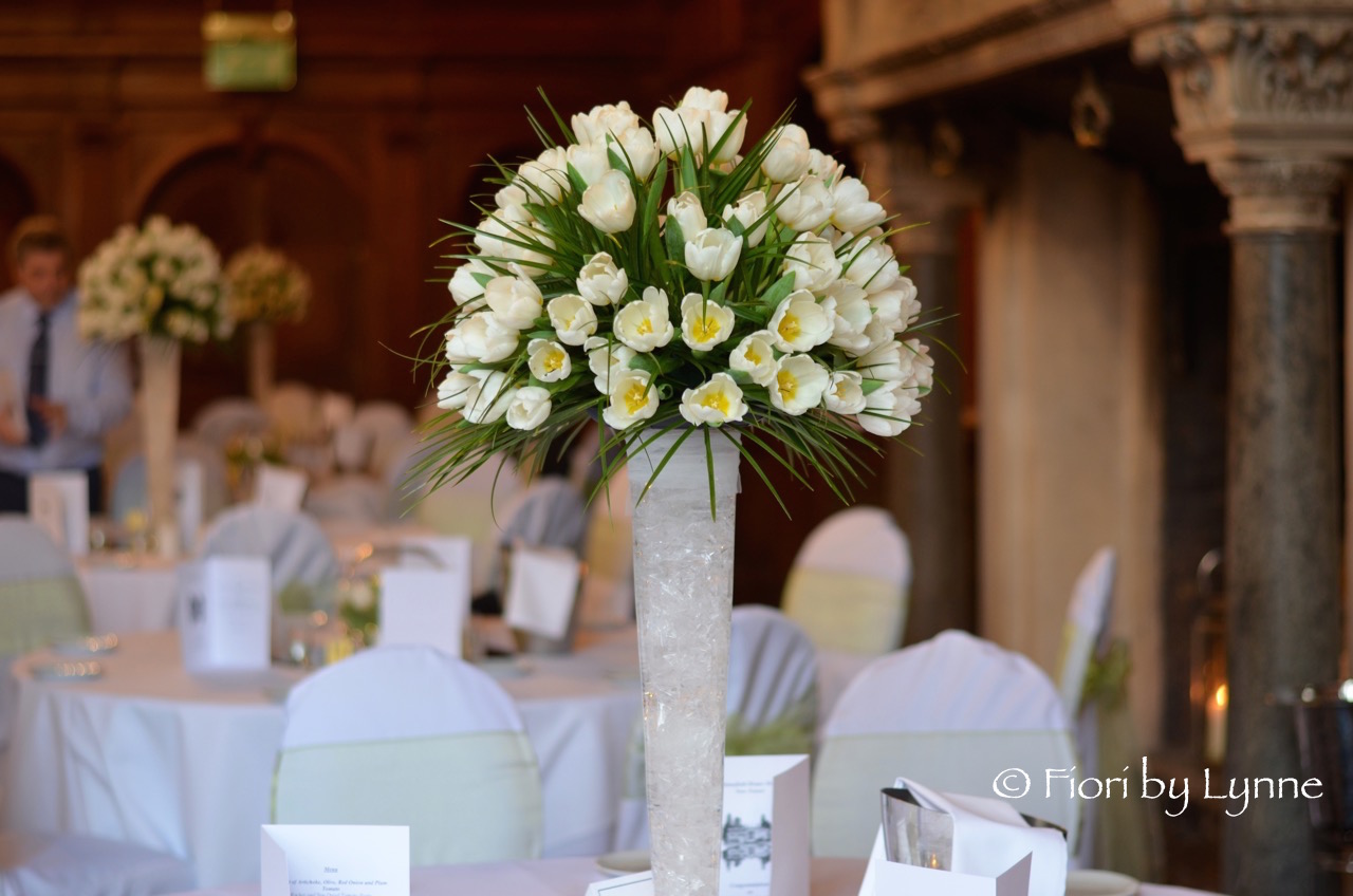 tall-tablecentre-rhinefieldhouse-massed-white-tulips.jpg