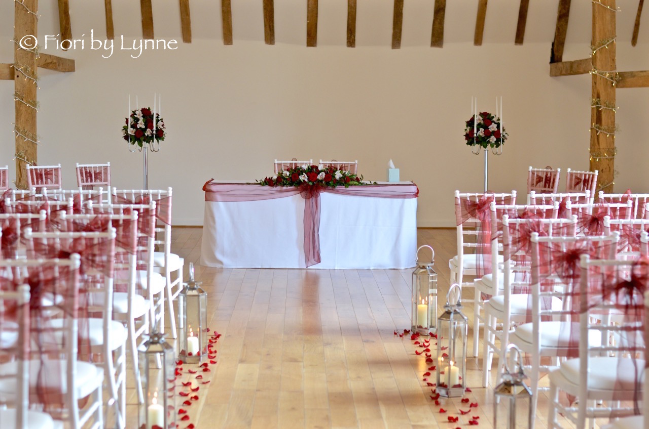 wedding-skylarks-ceremony-decoration-autumn-winter-reds.jpg