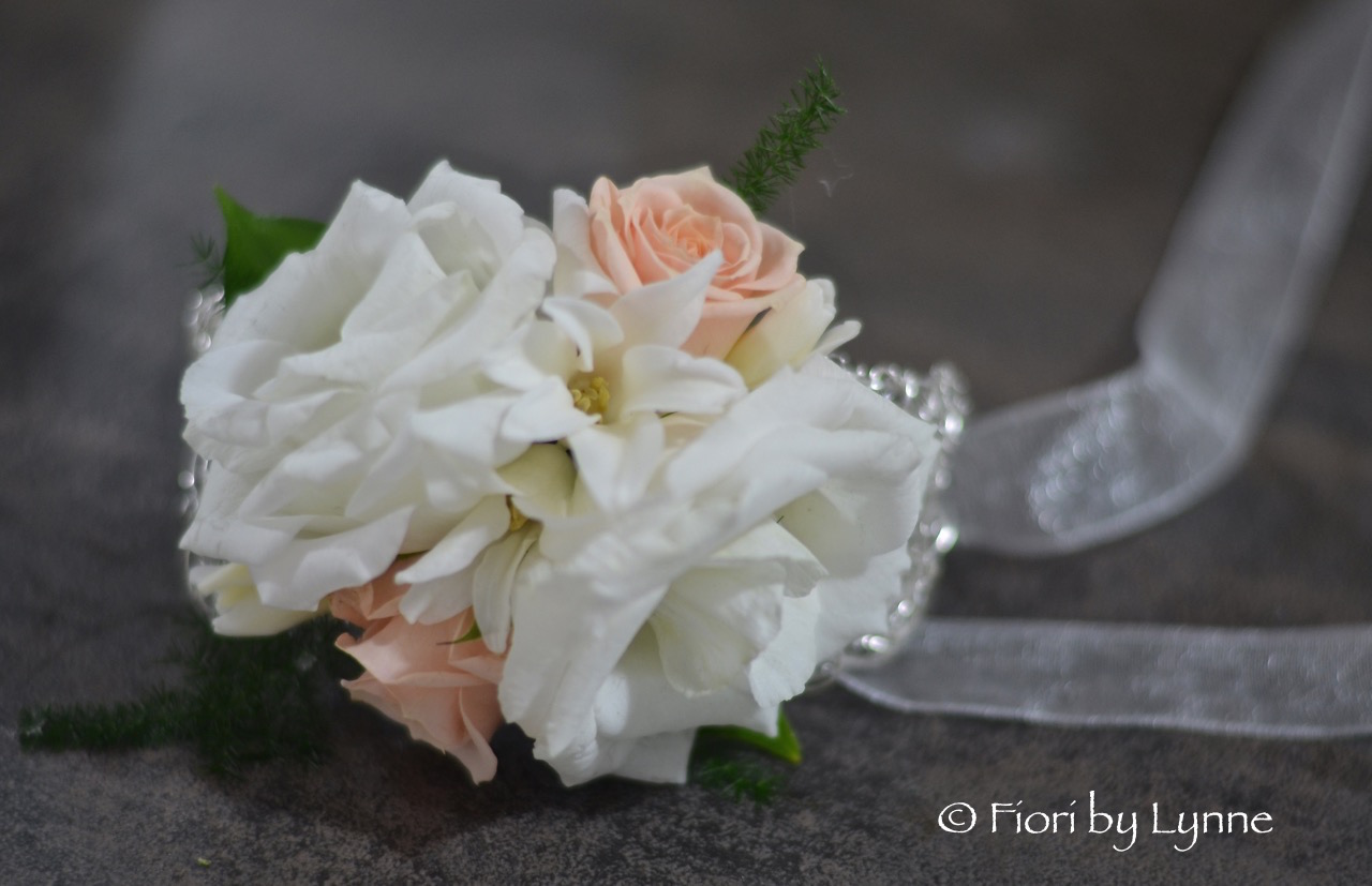 wrist-corsage-white-lisianthuspeach-spray-rosehyacinth-pip.jpg