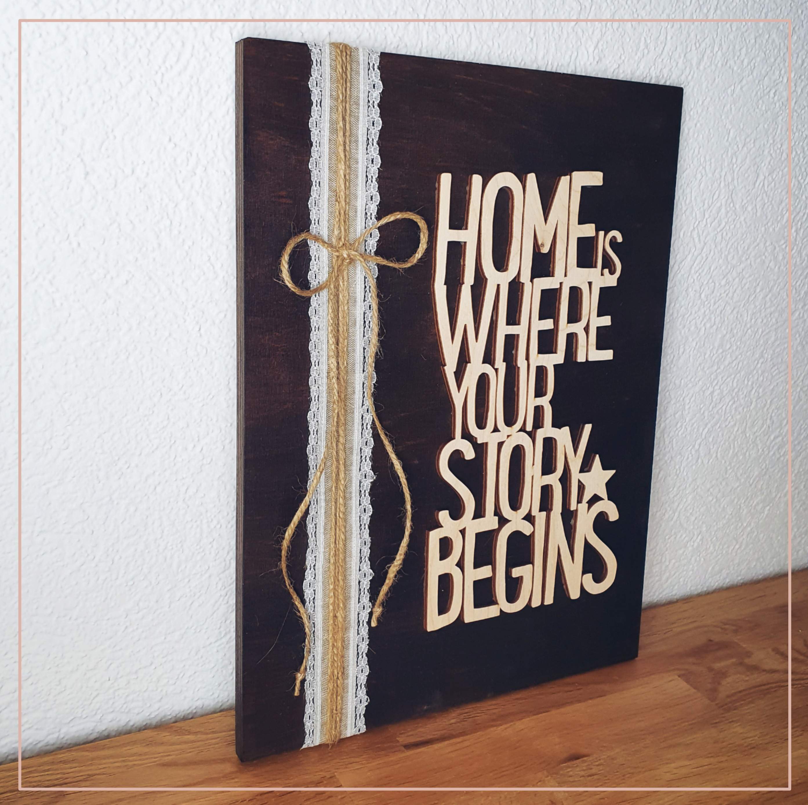 Stehschild "Home is..."