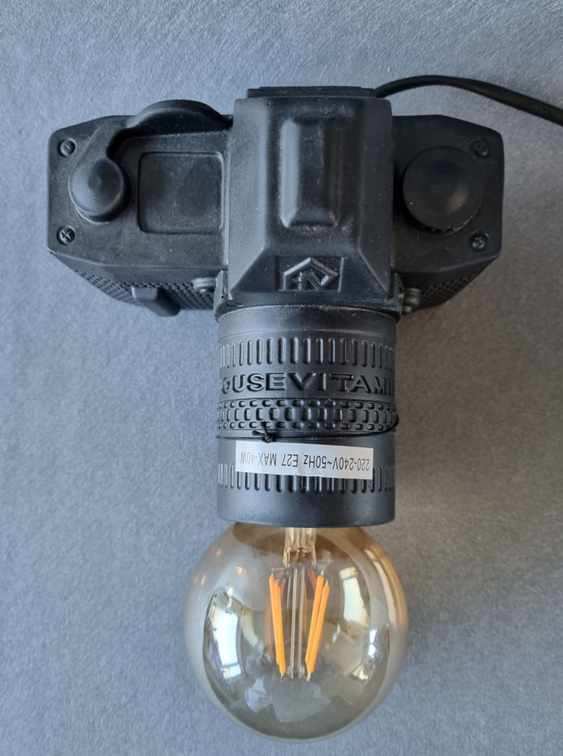 HouseVitamin, zwarte camera lamp