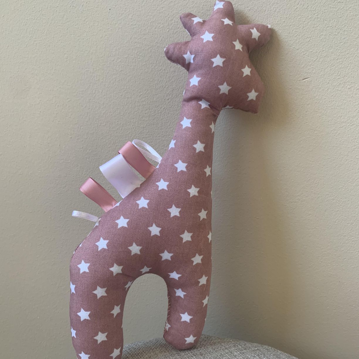 Knuffel Giraffe donker oudroze met ster