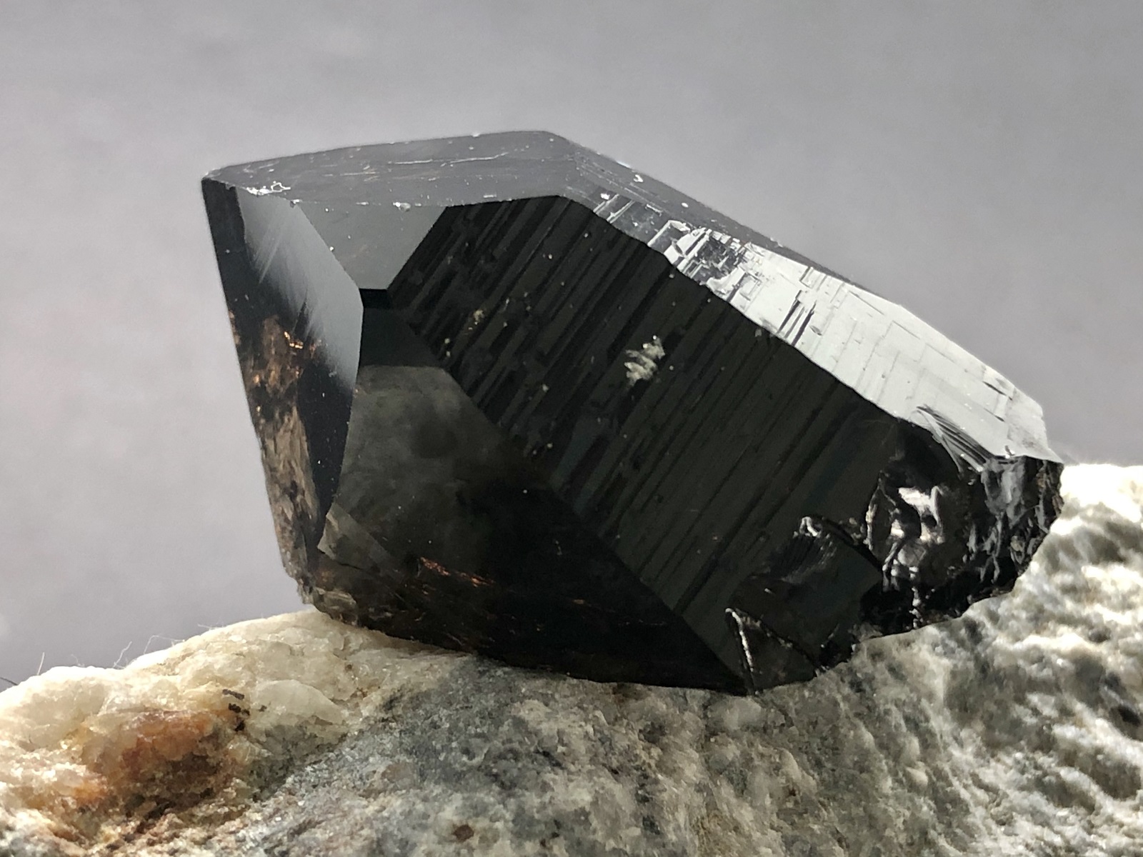 Schwarzer Kristall