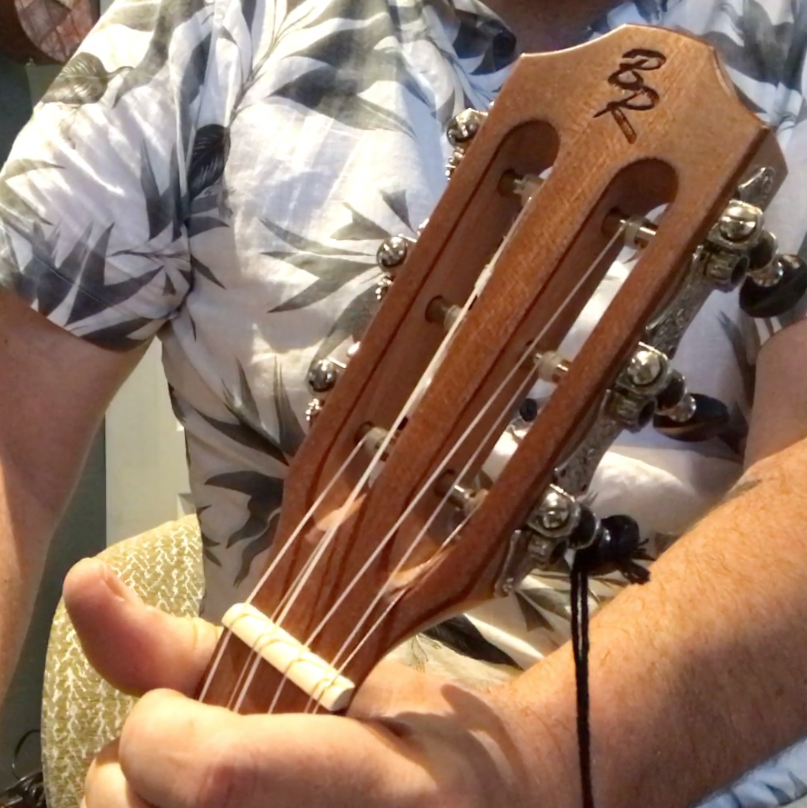 8 snarige Baton rouge ukulele