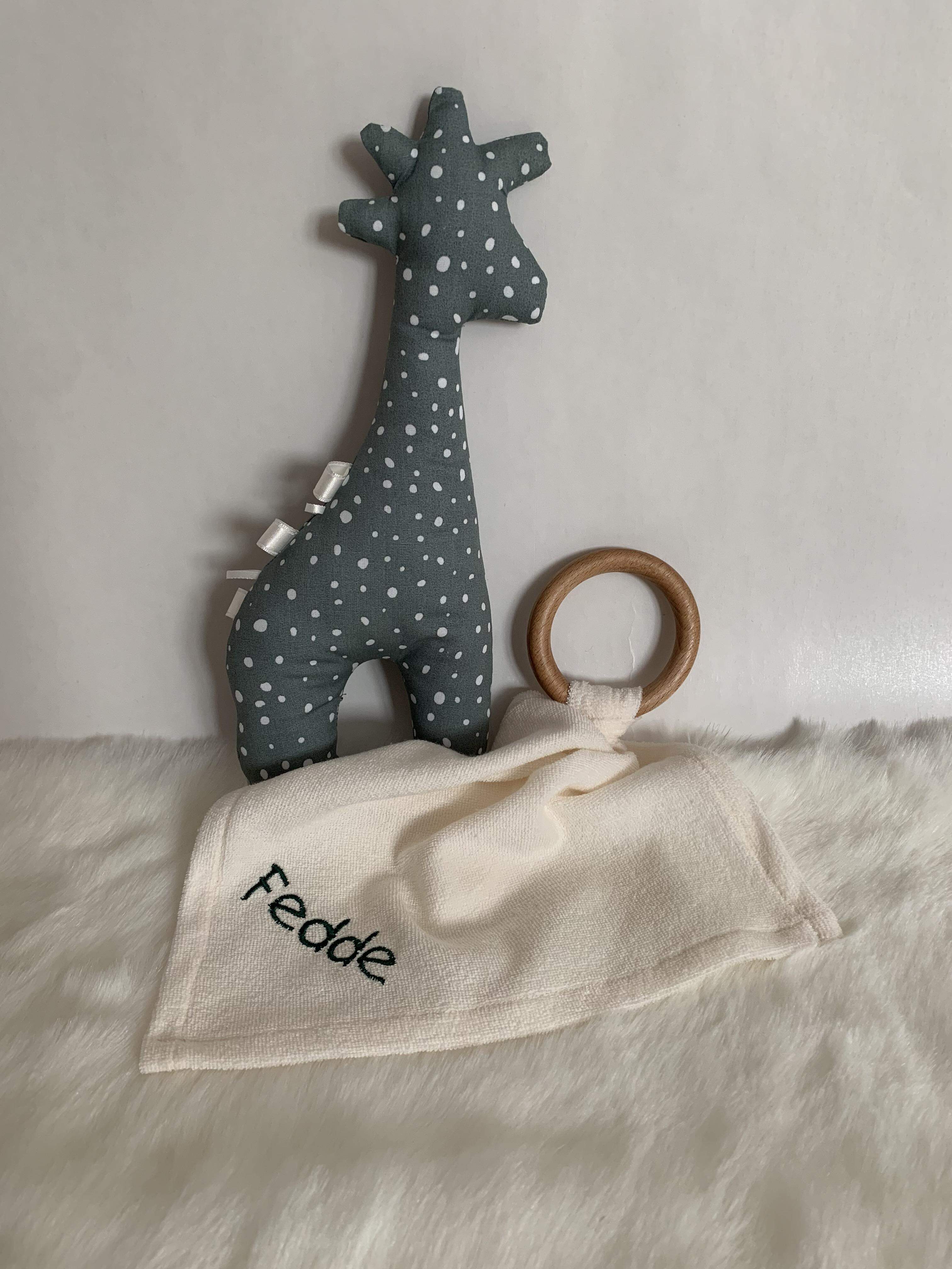 Cadeauset 2-delig knuffeldoekje met giraffe oud groen