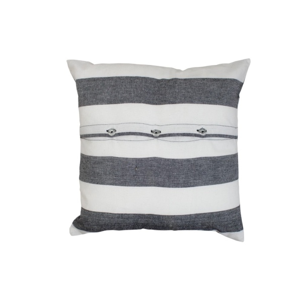 Groot CHAMBRAY kussen van Mars & More, 50x50 cm. Afgeprijsd van €34,50 voor €15