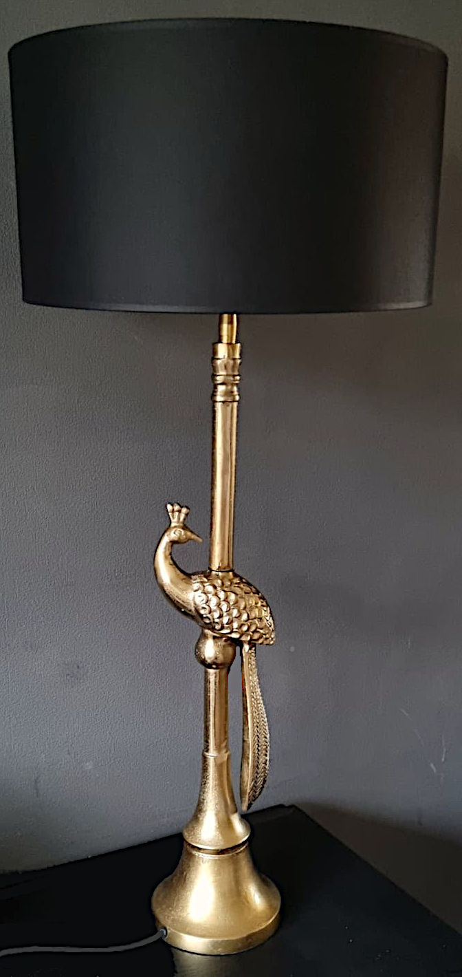 COLMORE, hoge tafellamp PEACOCK in new bronze, raw metal met zwarte kap.