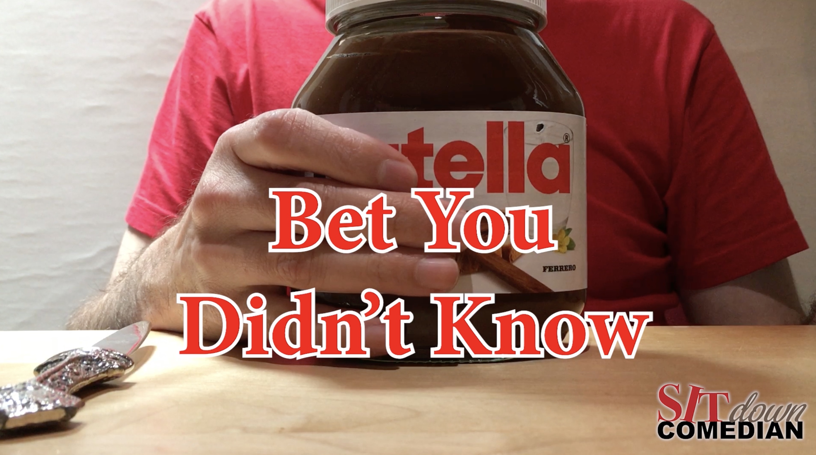 Video vom Sit down Comedina, zu sehen ein Glas von …tella in der Hand, Aufschrift auf Video: Bet You Didn’t Know.