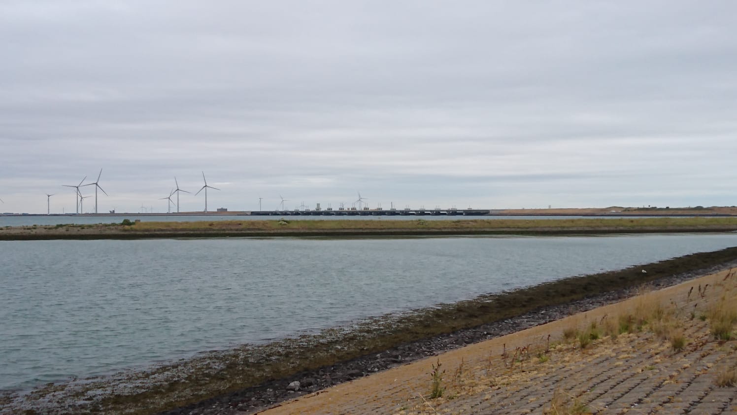 Uitzicht op Deltapark Neeltje Jans vanuit Burghsluis.