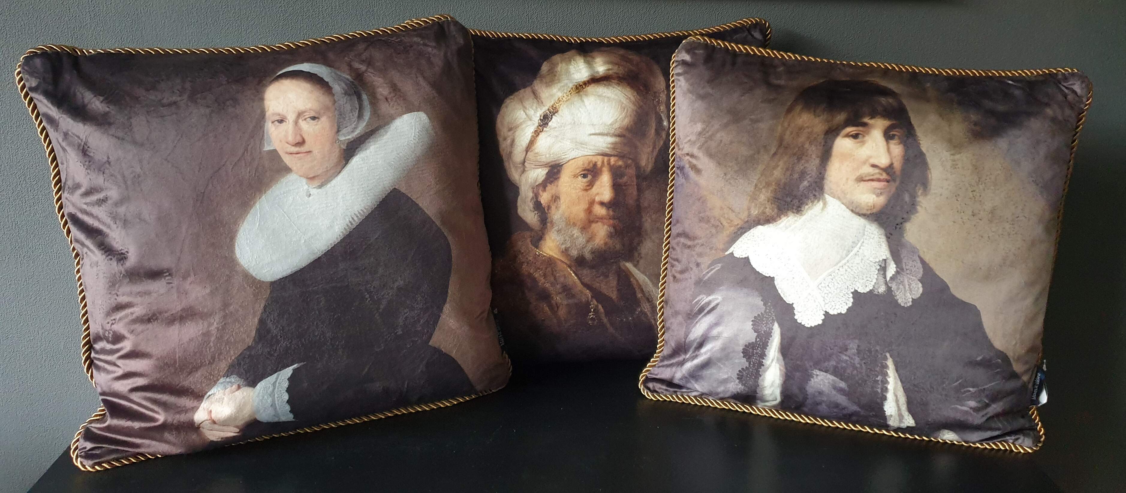 Klassiek fluweel sierkussen, Man in Oosterse kledij - Rembrandt, afgeprijsd van €29,95 voor €15