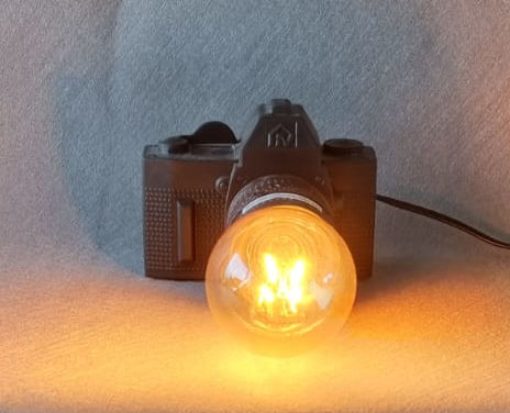 HouseVitamin, zwarte camera lamp