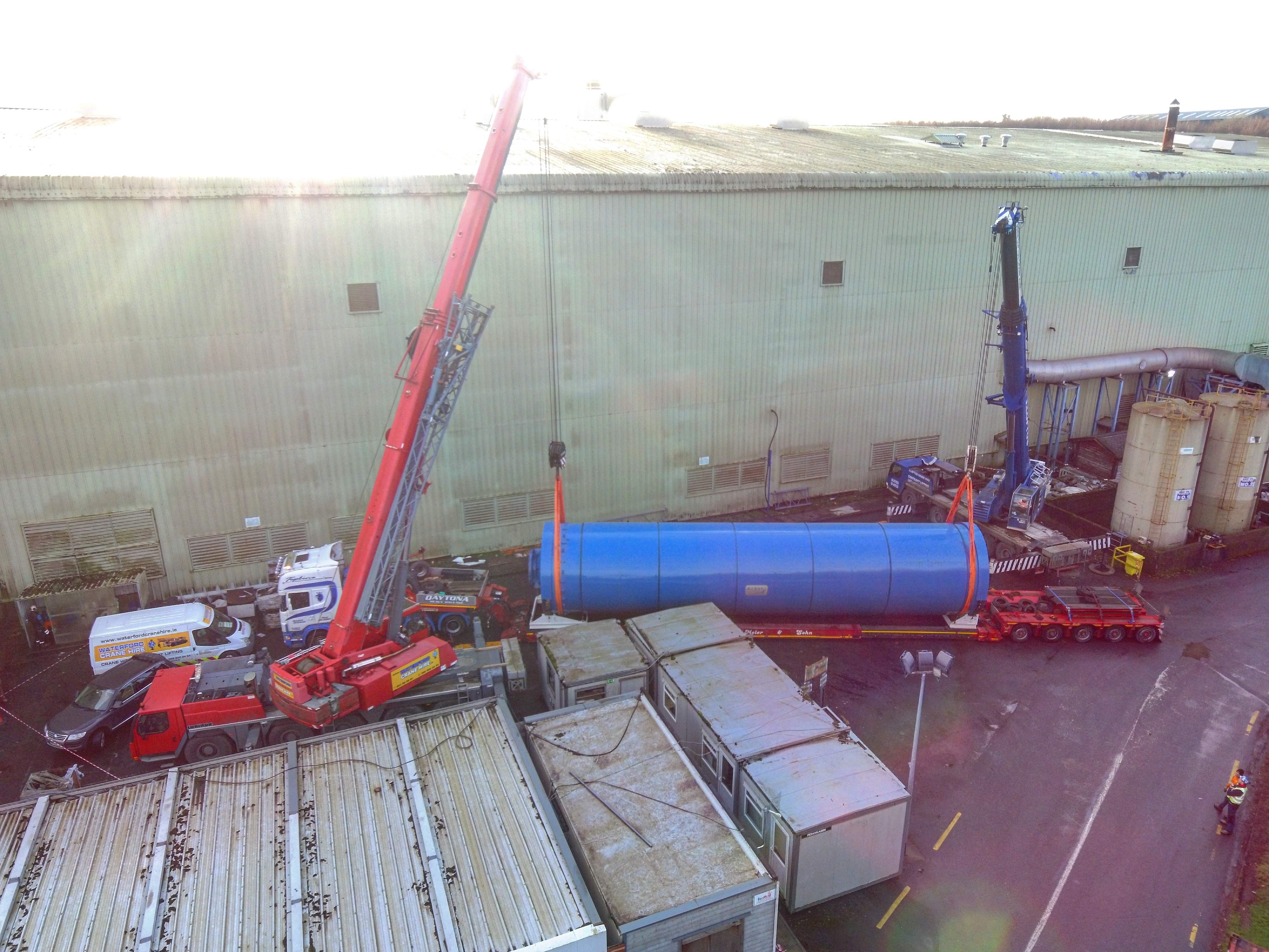 Tandem offloading a 60 tonne dryer drum under Contract Lift conditions at SmartPly, Belview Port