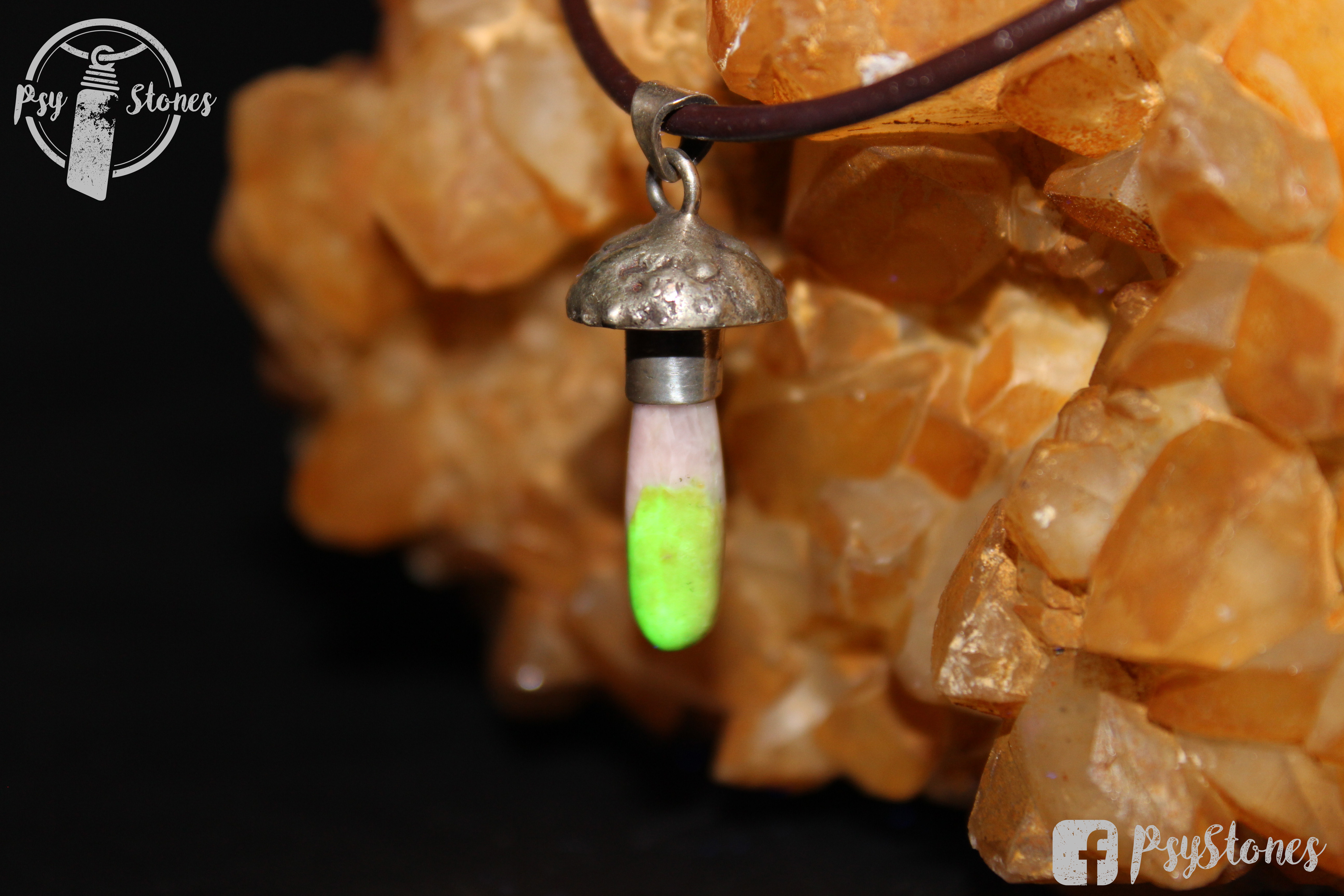 Fluorescent Mushroom with Willemite stem - WI001